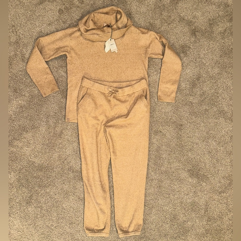 NWT Barefoot Dreams Ecochic camel colored set